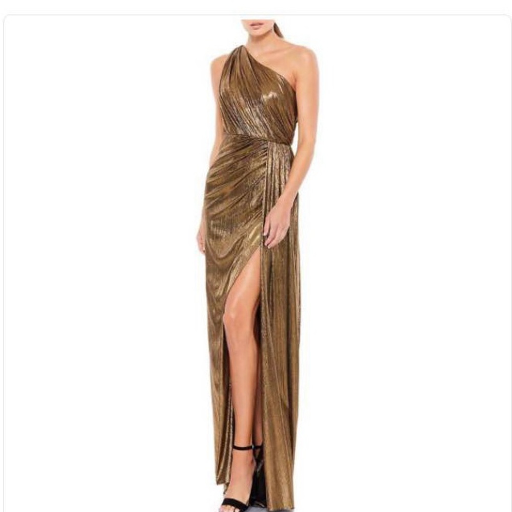 One shoulder beautiful Mac Duggal dress.